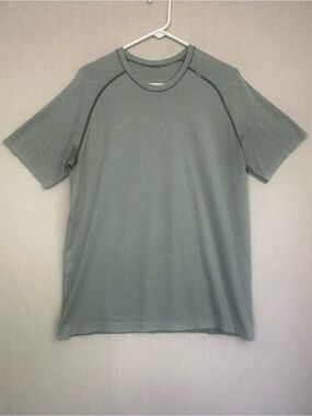 LuluLemon Men's Vent Tech SS Short Sleeve Active Tee in Sage Green Striped Sz L